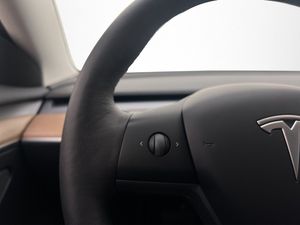 Tesla Model 3 bild 14