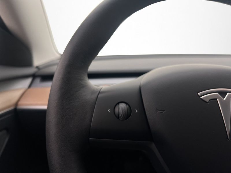 Tesla Model 3 bild 14