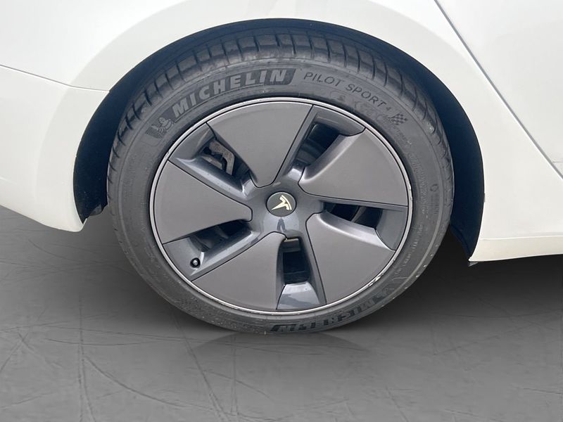 Tesla Model 3 bild 31