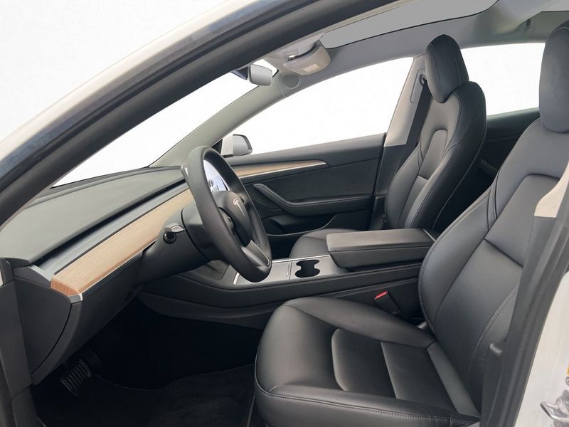 Tesla Model 3 bild 11