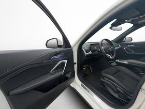 BMW iX1 bild 11