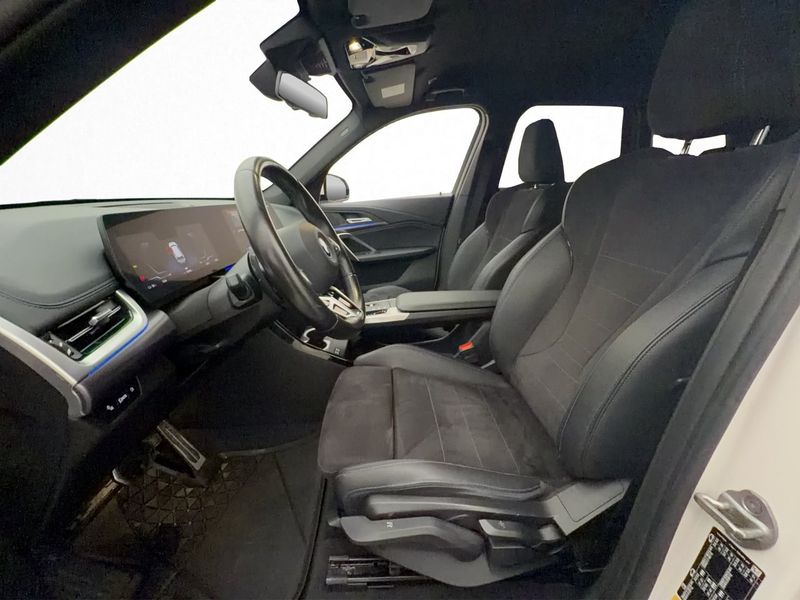 BMW iX1 bild 12