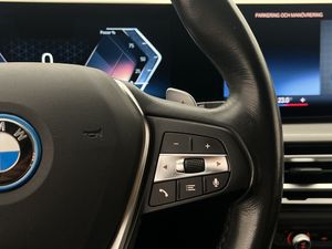 BMW 330 bild 16