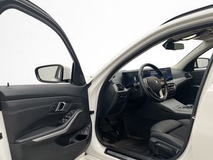 BMW 330 bild 10