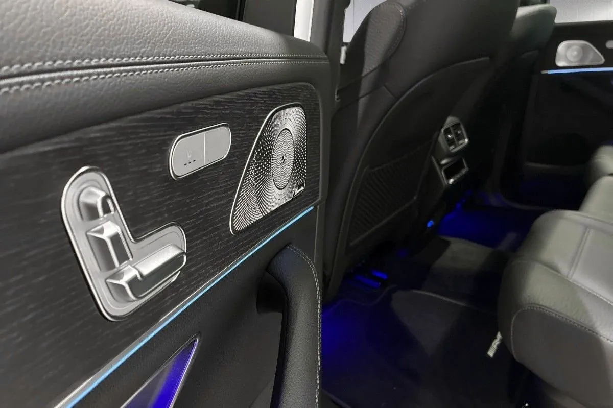 Vehicle image 14
