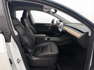 Tesla Model Y bild 14
