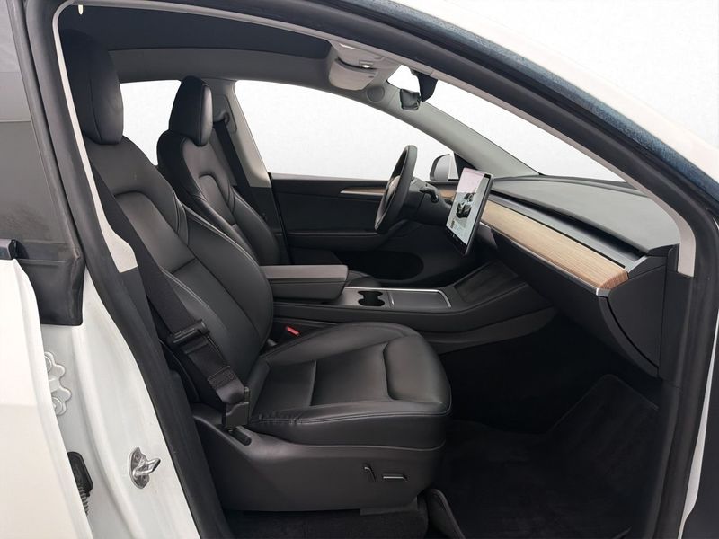 Tesla Model Y bild 14