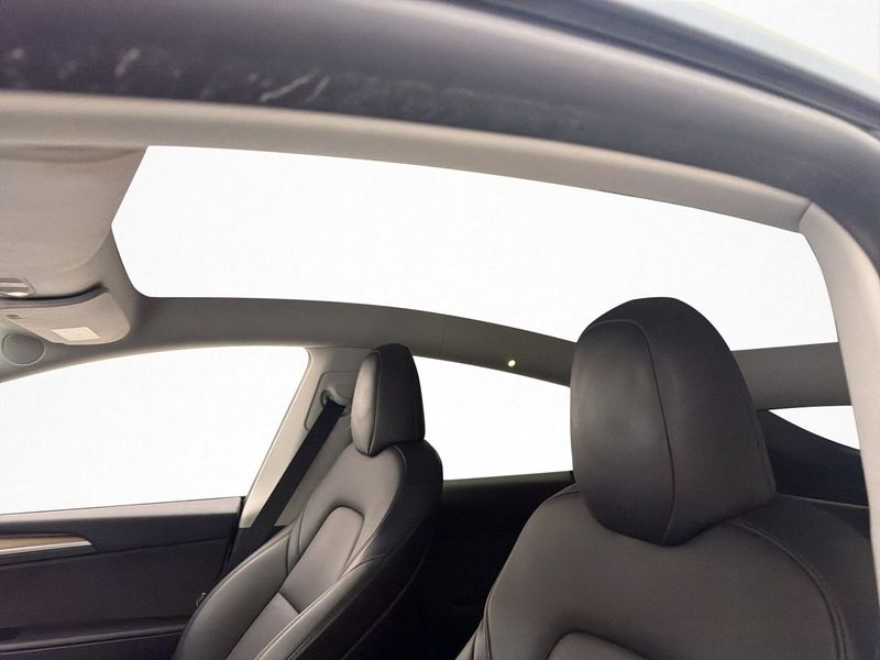 Tesla Model Y bild 24