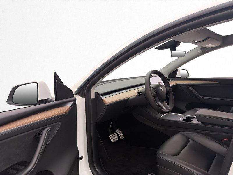 Tesla Model Y bild 22