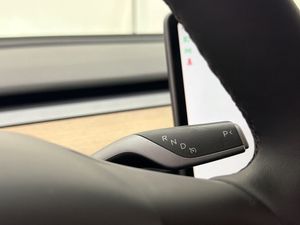 Tesla Model Y bild 35
