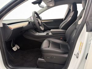 Tesla Model Y bild 23