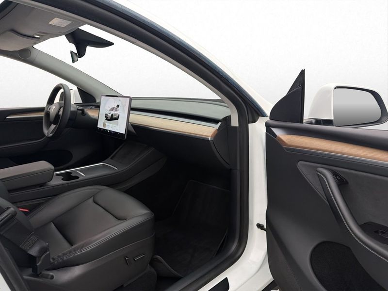Tesla Model Y bild 15