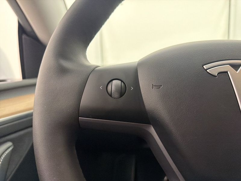 Tesla Model Y bild 34