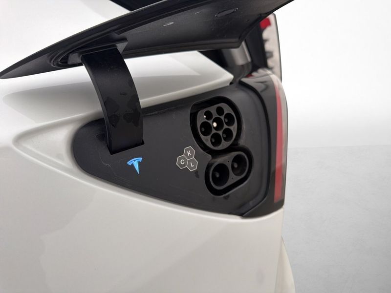Tesla Model Y bild 18