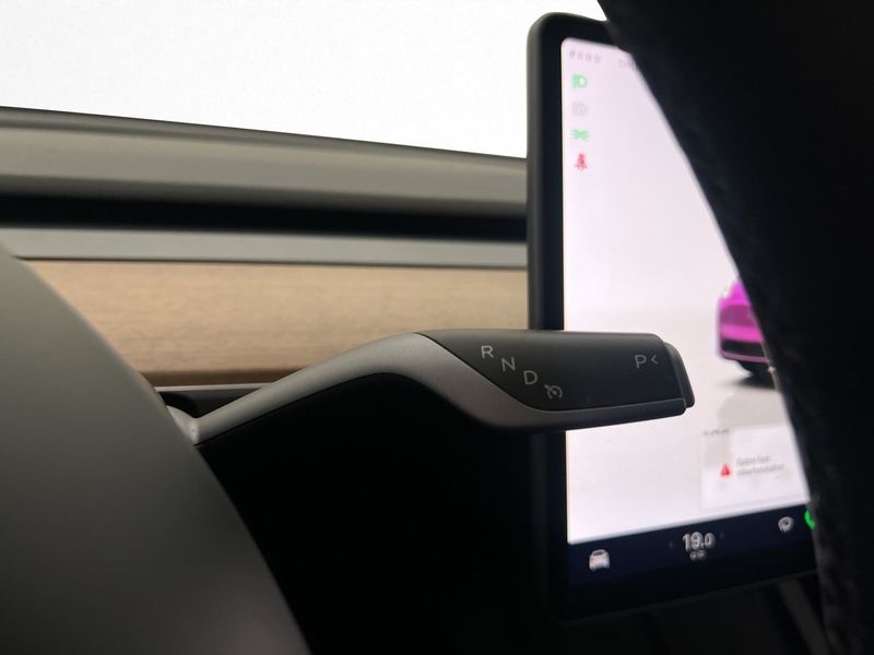 Tesla Model Y bild 27