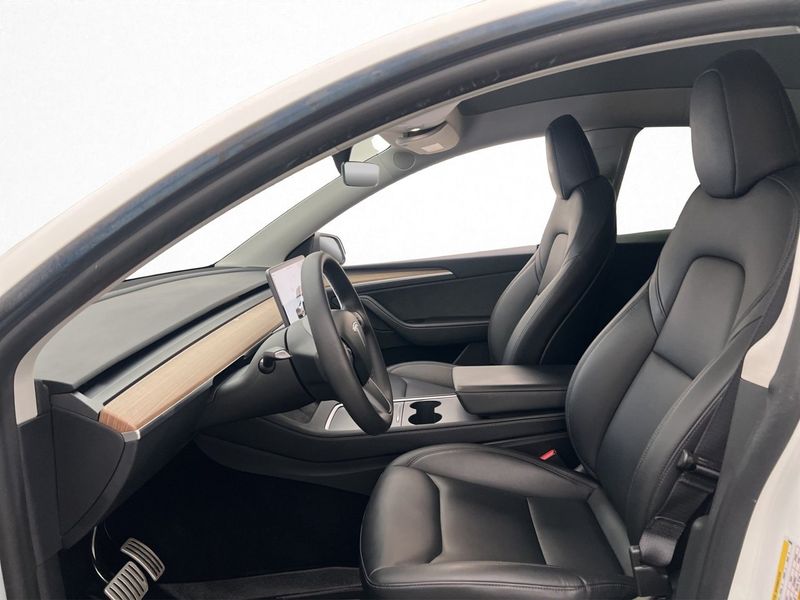 Tesla Model Y bild 23