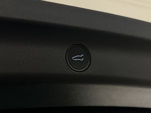 Tesla Model Y bild 18