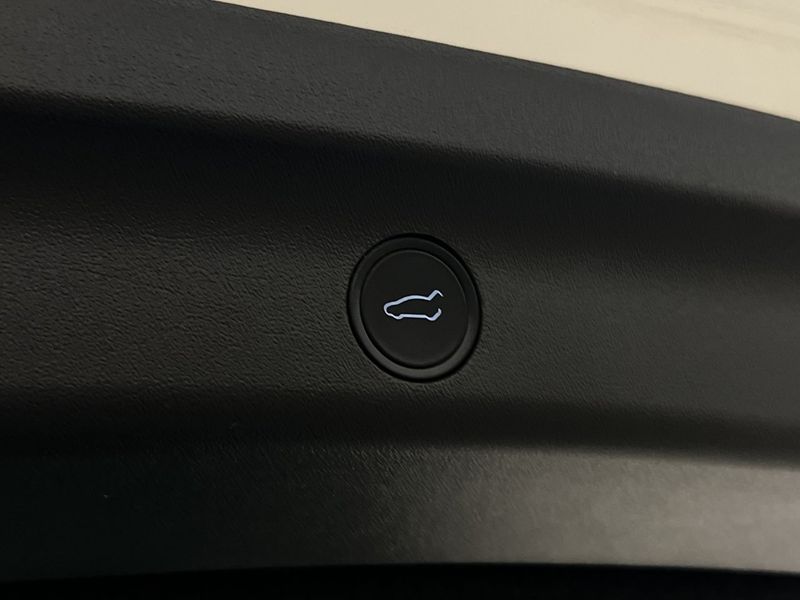 Tesla Model Y bild 18