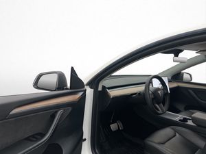 Tesla Model Y bild 22