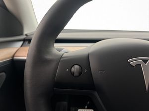 Tesla Model Y bild 25
