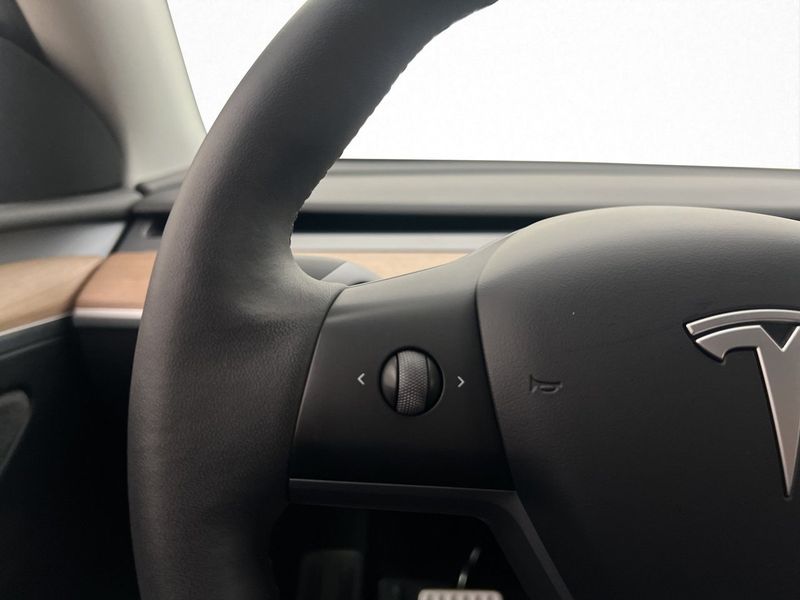 Tesla Model Y bild 25