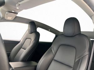 Tesla Model Y bild 24