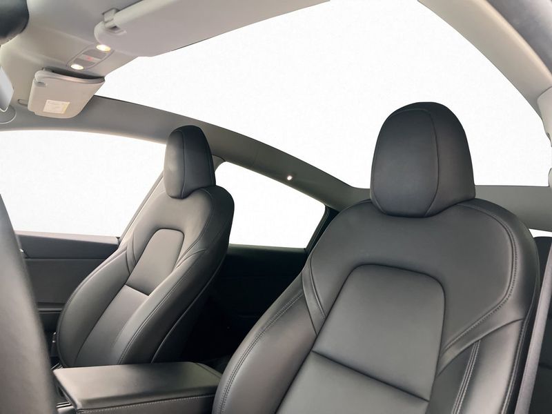 Tesla Model Y bild 24