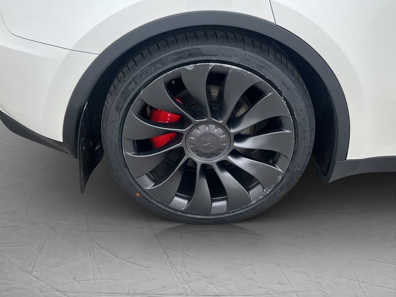 Tesla Model Y bild 12