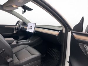 Tesla Model Y bild 15