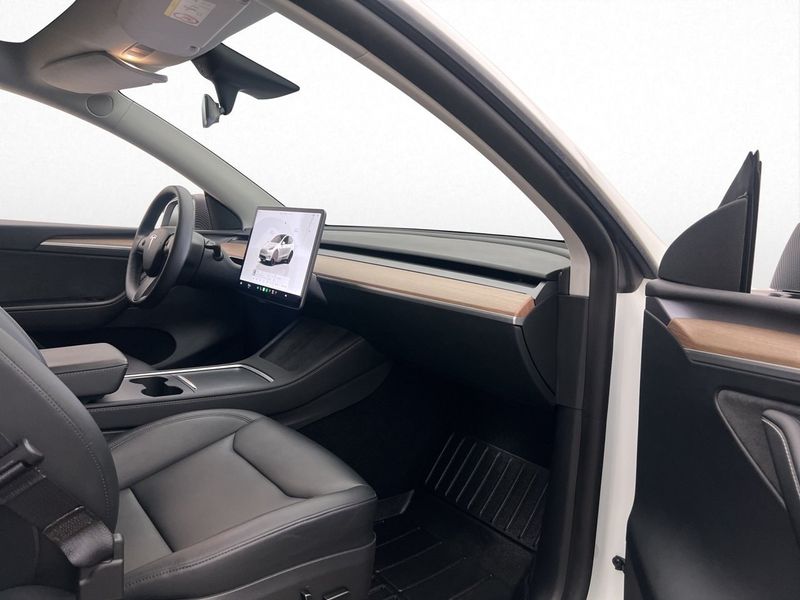 Tesla Model Y bild 15