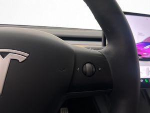 Tesla Model Y bild 26