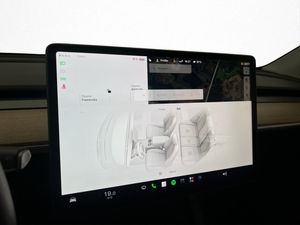 Tesla Model Y bild 32