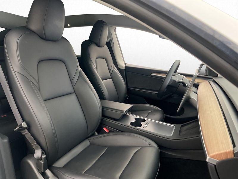 Tesla Model Y bild 14