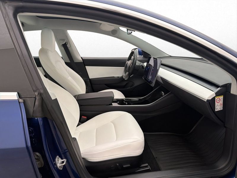 Tesla Model 3 bild 14