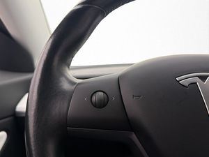 Tesla Model 3 bild 33