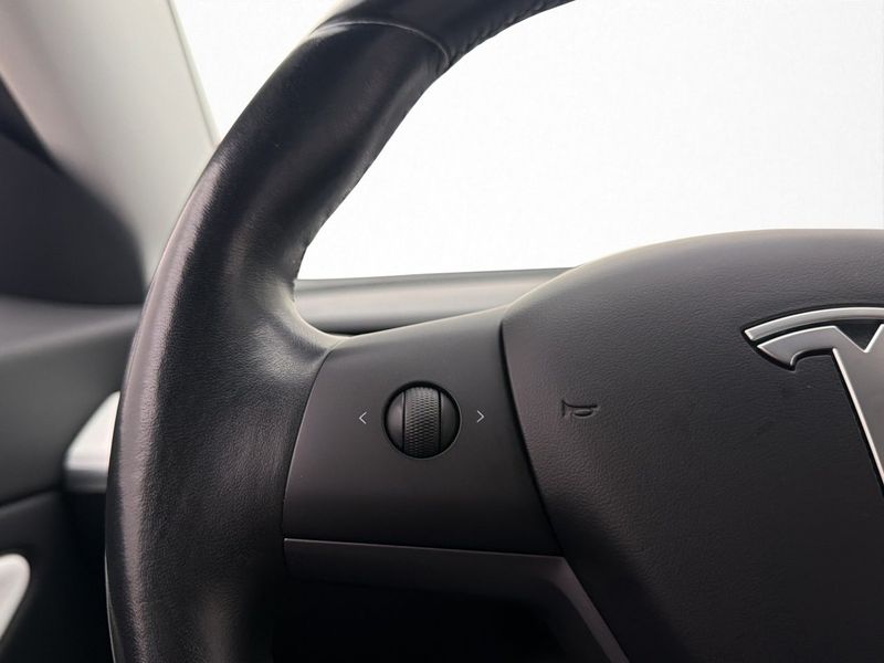 Tesla Model 3 bild 33