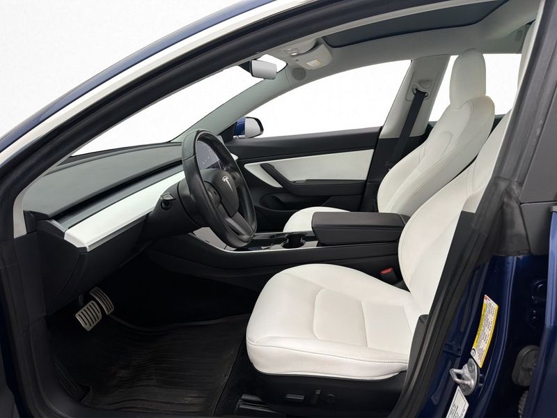 Tesla Model 3 bild 22