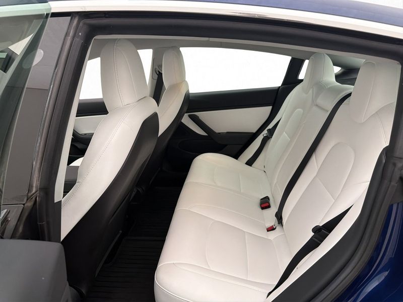 Tesla Model 3 bild 18