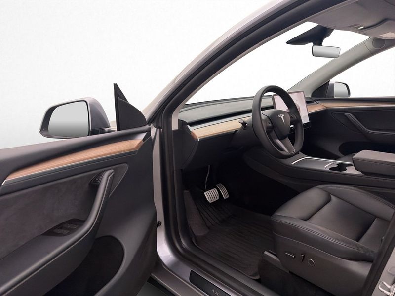 Tesla Model Y bild 21