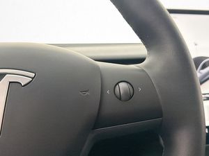 Tesla Model Y bild 32