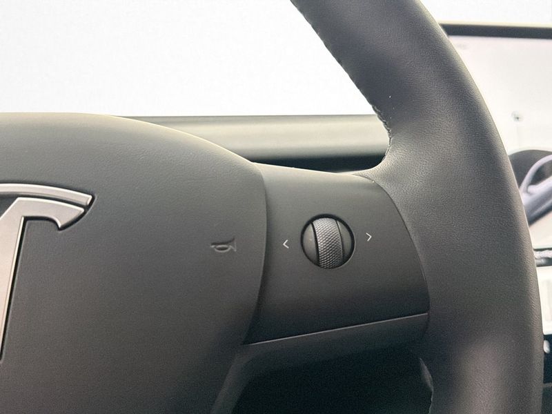 Tesla Model Y bild 32