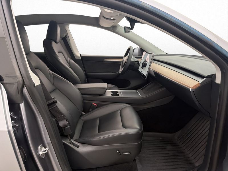 Tesla Model Y bild 14