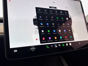 Tesla Model Y bild 26