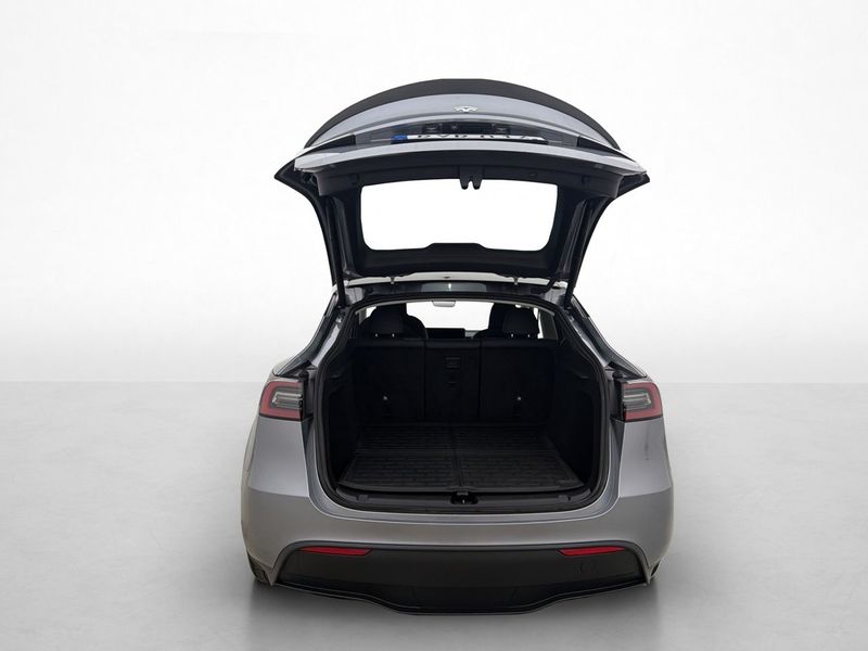 Tesla Model Y bild 16