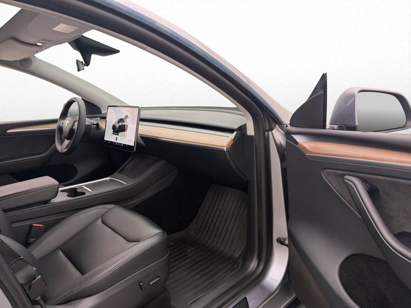 Tesla Model Y bild 15