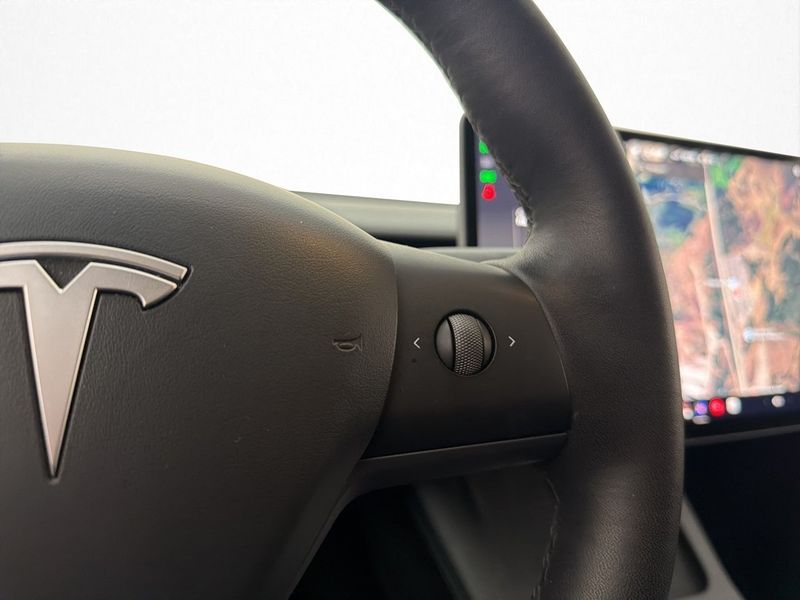 Tesla Model Y bild 33