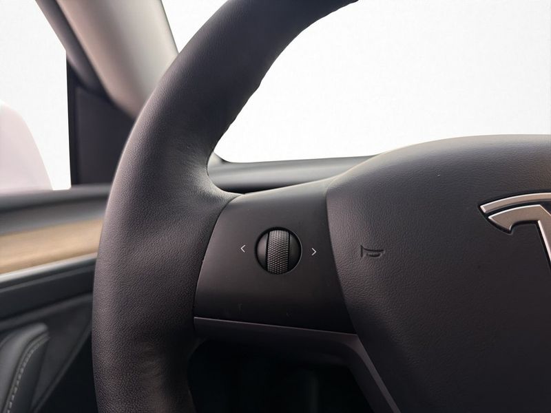 Tesla Model Y bild 32