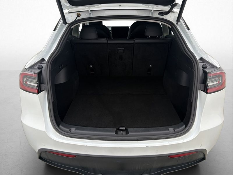 Tesla Model Y bild 17