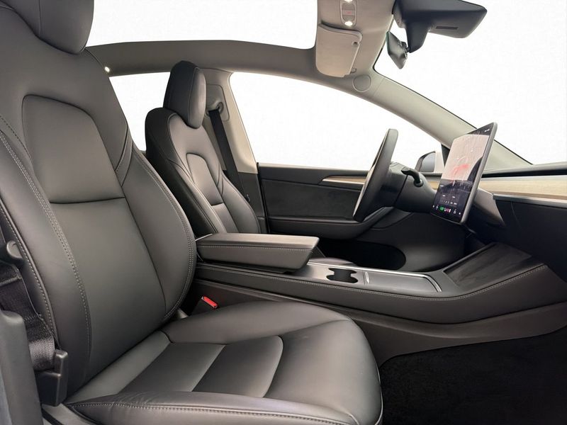 Tesla Model Y bild 14
