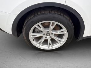 Tesla Model Y bild 12